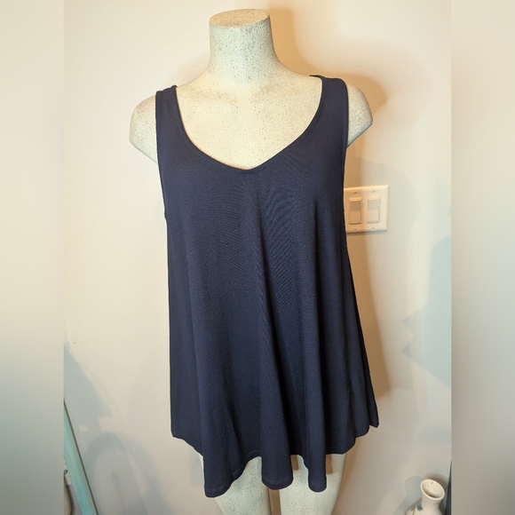 Navy Viscose curve hem V top MAT FASHION Europe Woman's OS - Picture 5 of 14